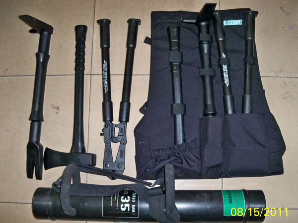 黑鹰 破拆救援工具全套装备由破门槌,破门工具背包组成